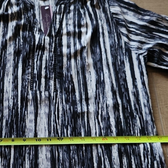 NWT Gloria Vanderbilt Black & White Blouse Size Small - Picture 9 of 14